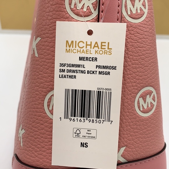 MICHAEL KORS
Mercer Small Logo Embossed Leather
Bucket Bag PRIMROSE COLOR - Picture 12 of 16